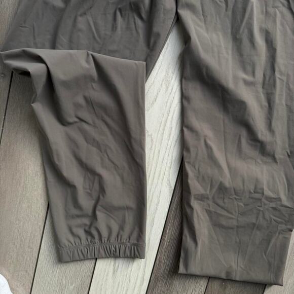 Grey khaki vuori running pants running gear - Picture 8 of 8
